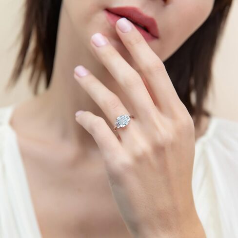 Berricle Sterlling Silver 3 Stone Promise Breatherning خواتم الزفاف لها ، 2.1 قيراط خطوة Emerald قطع الزركونيا CZ حلقة in Saudi Arabia