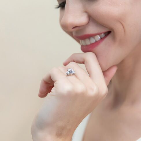 Berricle Sterlling Silver 3 Stone Promise Breatherning خواتم الزفاف لها ، 2.1 قيراط خطوة Emerald قطع الزركونيا CZ حلقة in Saudi Arabia