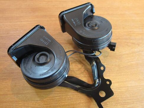 Mopar 2017 Chrysler Pacifica High & Low Note Horn & Bracket New OEM in Saudi Arabia