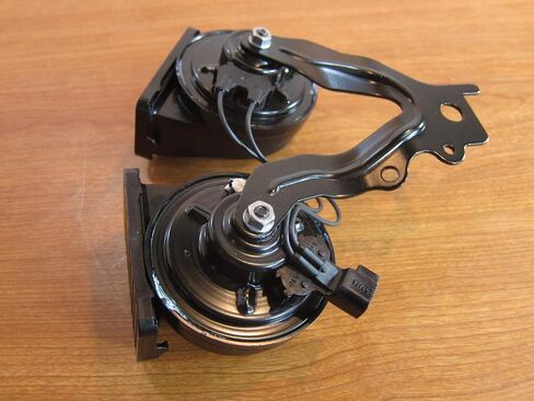 Mopar 2017 Chrysler Pacifica High & Low Note Horn & Bracket New OEM in Saudi Arabia
