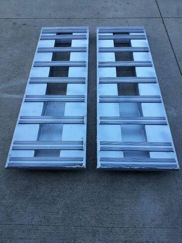 4 قدم 15in. واسعيم 3 بوصة سميكة 11000 رطل الألومنيوم سلالم خفيفة الوزن خفيفة. Step Deck Beavertail Trailer Car Ramps ، Pin Eye Application in Kuwait