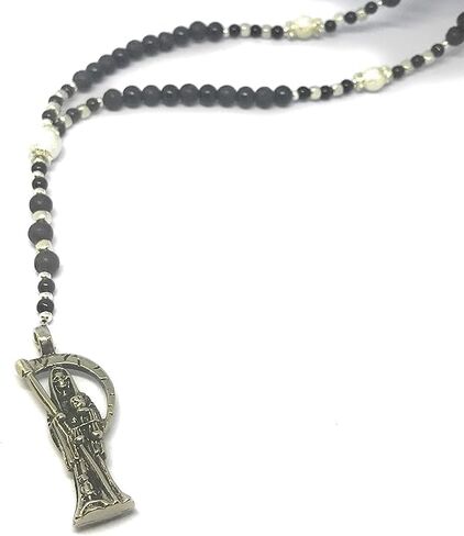 الحمم الحمم البركانية في الموت المقدس. Rosario de la Santa Muerte Con Piedras de Lava. in Saudi Arabia