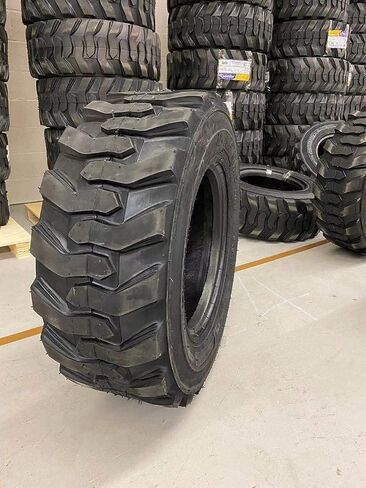 4 إطارات حدوة الحصان 27x8.50-15 12ply lrf r-4 skid steer loader tybely lovely w/reim-guard duty duty f load 27x8.5-15 NHS r4 sks1 l2/g2 t168 in Kuwait