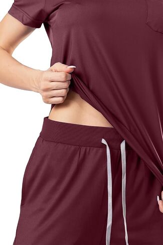 الدعك للنساء - V -Neck Top & Stretty Jogger Pants Scrubs مجموعة مع 5 جيوب in Saudi Arabia