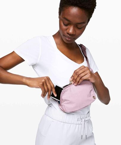 Everywhere Belt Bag, Antoinette Pink in Saudi Arabia