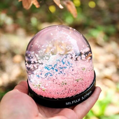 Mount Fuji Snow Globe مع Sakura - Crystal Ball Japanese Collectible | هدية زهر الكرز لها | ديكور التذكاري الياباني | زخرفة مكتب أنيقة مع قاعدة سوداء in Saudi Arabia