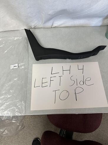 L1-L4 International LT625 Left Side Fairing Extender Bracket ، مجموعة كاملة L1-L4 ، 6121232C1 ، 6121796C1 ، 6121810C2 ، 6121814C2 in Kuwait