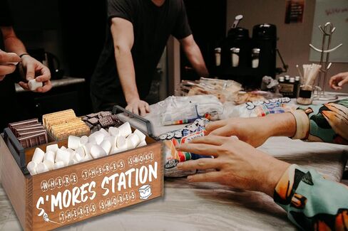 محطة البار الخشبية S'mores (بني) - حامل Caddy مع مقابض - S'mores تقدم صينية للمطبخ - S'mores Maker Box ل Smores Kiding Decor in Kuwait