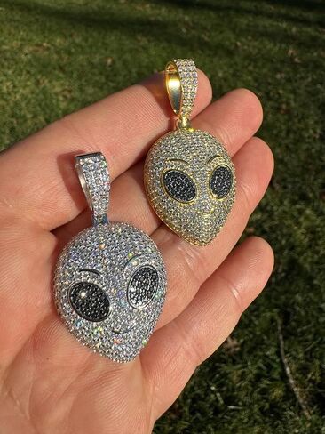 Moissanite 3D Alien Head Iced out Pendant in 14k Gold & White Gold Over 925 Sterling Silver Round cut 4.8 Carat Moissanite Alien Halloween iced out Pendant Hip-Hop Jewelry For Men and Women in Saudi Arabia