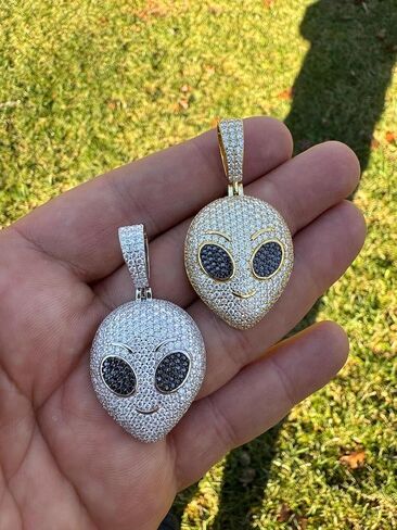 Moissanite 3D Alien Head Iced out Pendant in 14k Gold & White Gold Over 925 Sterling Silver Round cut 4.8 Carat Moissanite Alien Halloween iced out Pendant Hip-Hop Jewelry For Men and Women in Saudi Arabia