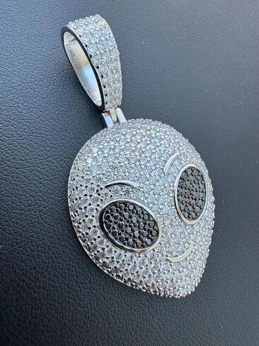 Moissanite 3D Alien Head Iced out Pendant in 14k Gold & White Gold Over 925 Sterling Silver Round cut 4.8 Carat Moissanite Alien Halloween iced out Pendant Hip-Hop Jewelry For Men and Women in Saudi Arabia