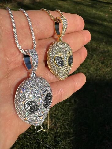 Moissanite 3D Alien Head Iced out Pendant in 14k Gold & White Gold Over 925 Sterling Silver Round cut 4.8 Carat Moissanite Alien Halloween iced out Pendant Hip-Hop Jewelry For Men and Women in Saudi Arabia