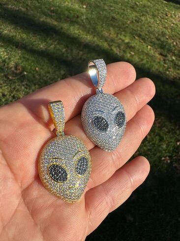 Moissanite 3D Alien Head Iced out Pendant in 14k Gold & White Gold Over 925 Sterling Silver Round cut 4.8 Carat Moissanite Alien Halloween iced out Pendant Hip-Hop Jewelry For Men and Women in Saudi Arabia
