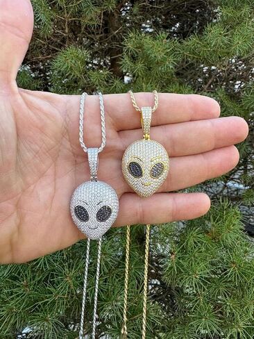 Moissanite 3D Alien Head Iced out Pendant in 14k Gold & White Gold Over 925 Sterling Silver Round cut 4.8 Carat Moissanite Alien Halloween iced out Pendant Hip-Hop Jewelry For Men and Women in Saudi Arabia