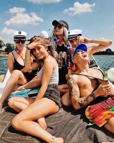 Captain Hat Sailor Skipper Cap - ملحق أزياء الأسلوب المارينز القابل للتعديل للرجال والنساء والمراهقين - مثالي لحفلات هالوين للتنكر على اليخت أو القارب! in Saudi Arabia