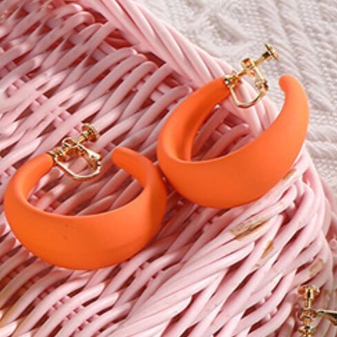 Chunky Clip On Hoop Earrings for Women Detachable Wide Statement Earring Non Pierced 80s 90s Fashion Accessories Vintage Neon Party Jewelry Outfit in Saudi Arabia