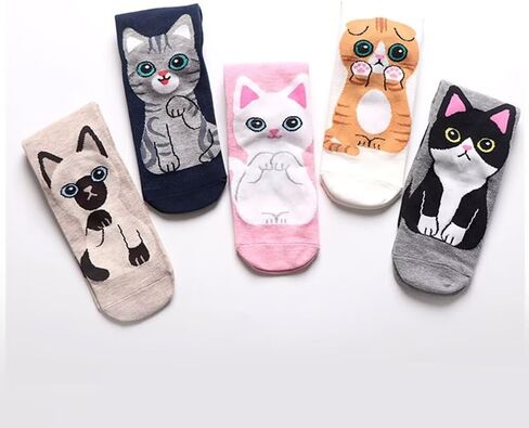 1 pair of cute cat patterned stockings, a gift for ladies and girls in Saudi Arabia