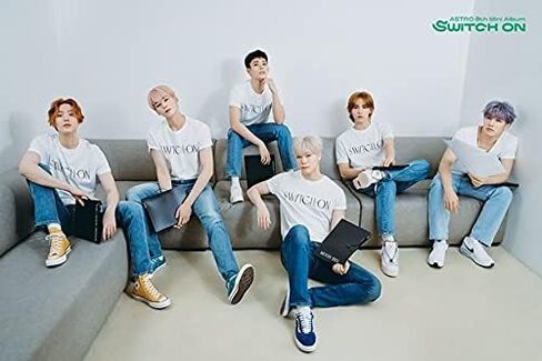 Astro Switch On 8th Mini Album عشوائي الإصدار CD+84p Photobook+8p L: Yric Book+2p Photocard+1P ملصق+1P Postcard+Message Photocard Set+Tracking KPOP Sealed Sealed in Saudi Arabia