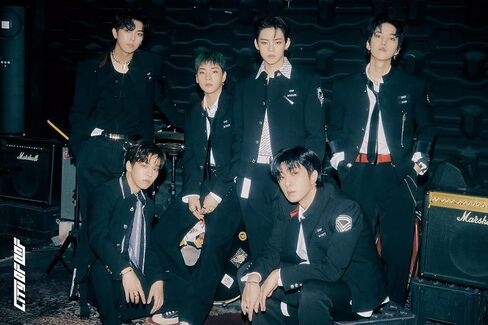 ONF City of ONF 1st Repackage Album City Version CD+100p PhotoBook+16p Lyric Book+2p PhotoCard+2p Citizenship Card+Newspaper+Message PhotoCard Set+Tracking Kpop Sealed in Saudi Arabia