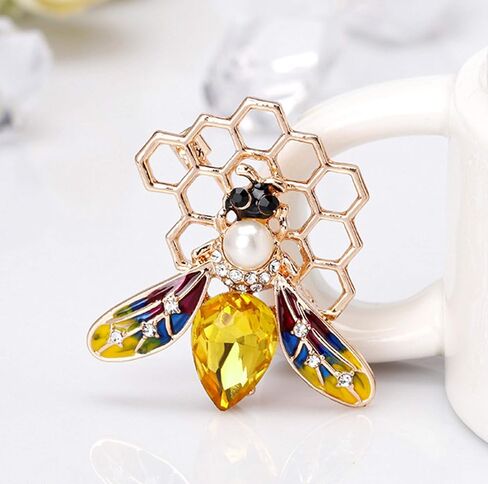 كريستلاند - دبوس بروش كلاسيكي لطيف على شكل نحلة العسل مع كريستال ومينا، بروش للحيوانات الاليفة بلون ذهبي in Kuwait