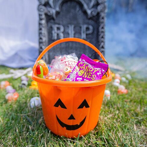Fun Express S et of 12 Plastic Pumpkin Trick Or Treating Buckets, BPA Free Plastic, Jack O Lanterns, Halloween Party Supplies, Orange in Saudi Arabia