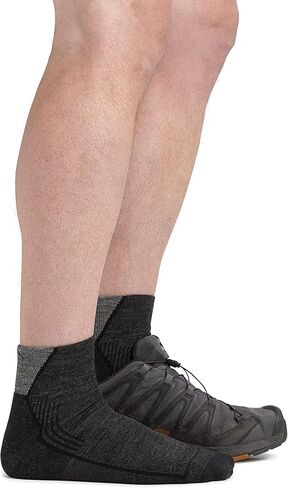 Darn Tough Men's Hiker Quarter Midweight with Cushion Hiking Sock (Style 1959) - Chestnut, Medium in Saudi Arabia