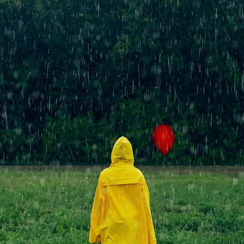 Halloween Raincoat with Red Balloons and White Ribbon for Men Women Movie Character Dress Up in Saudi Arabia