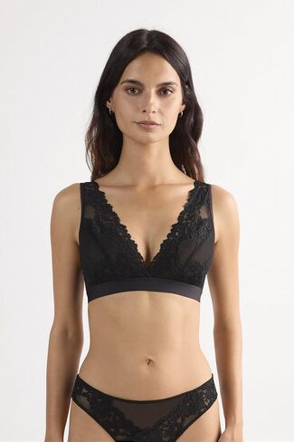 امرأة جميلة زهور لارا مثلث صدرية in Kuwait