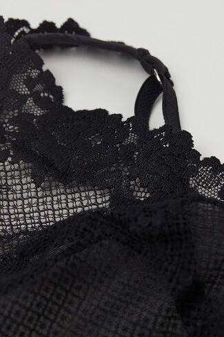 امرأة جميلة زهور لارا مثلث صدرية in Kuwait