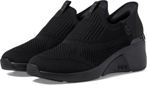 حذاء رياضي نسائي من Skechers على شكل حرف A بدون استخدام اليدين in Saudi Arabia