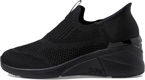 حذاء رياضي نسائي من Skechers على شكل حرف A بدون استخدام اليدين in Saudi Arabia
