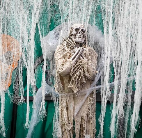 Watayo 315 x 85 Inch Halloween Creepy Cloth - Black Halloween Scary Spooky Cloth - Windows Doorways Cover Gauze for Halloween Party Haunted House Decorations in Kuwait