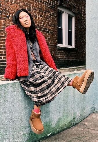 UGG Classic Mini Platform Womens Boot in Saudi Arabia