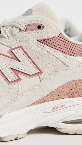 New Balance 2002 Men's Sneakers in Saudi Arabia