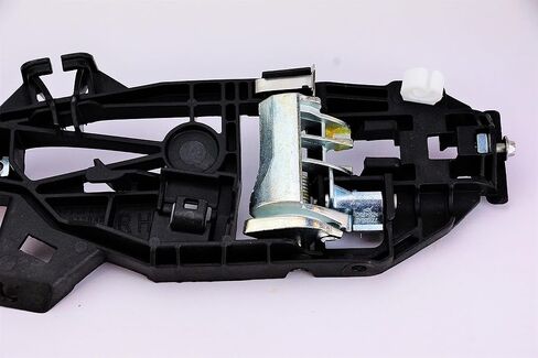 GM 13592462 BRACKET ASM-RR S/D O/S HDL (RH) in Saudi Arabia