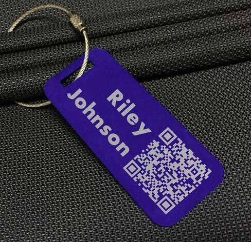 علامة الأمتعة المعدنية المخصصة - معلومات محفورة مخصصة ورمز QR (صغير ، أسود) in Kuwait