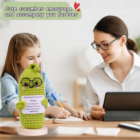 الدعم العاطفي المصنوع يدويًا هدية كروشيه ، هدايا ملهمة لخيار الصوف المحبوكة. in Saudi Arabia
