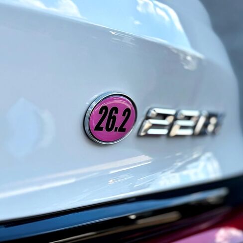 Elektroplate 2 Mini 26.2 Marathon Pink OEM chrome chrome للدراجات النارية ، والمراكب المائية ، والزخارف | ملاءمة عالمية في 2.15 "x x1.4 | Weatherproof | 2 pack in Kuwait