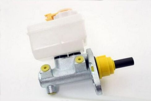 Defender Brake Master Cylinder LR013018 New in Saudi Arabia