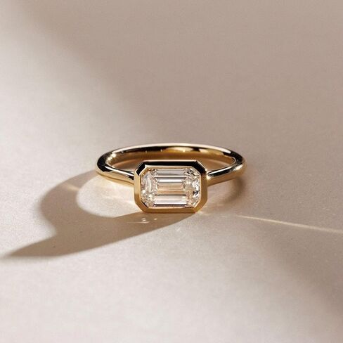 2CT الزمرد قطع خاتم الخطوبة Moissanite 14K الذهب الأصفر شرقًا شرقًا Solitaire خاتم الوعود البسيط بوفس هدية المجوهرات للزوجة in Saudi Arabia