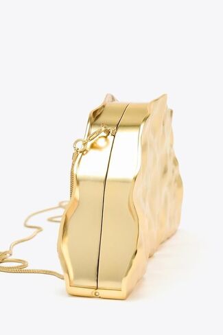 Women Metallic Hard Clutch Half-Moon Bag Bag Basbody Bag Based مع حزام سلسلة قابل للإزالة in Kuwait
