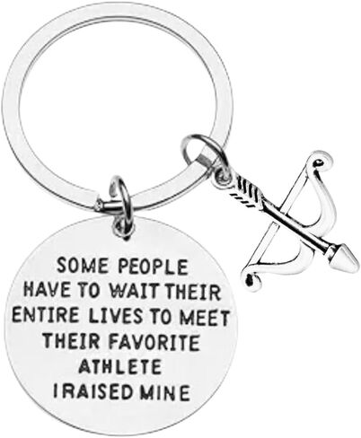 MOM ARCHERY KEYCHAIN- يتعين على بعض الناس الانتظار طوال حياتهم لمقابلة رياضيهم المفضل ، لقد رفعت لي. هدية للآباء الرماية in Saudi Arabia