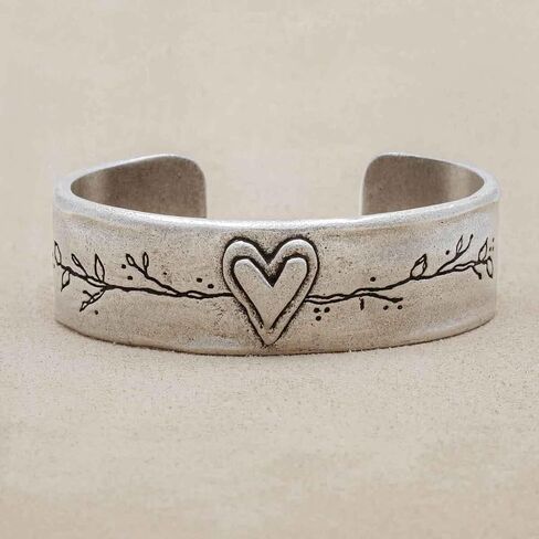سوار Pewter Cuff محفور مع القلب والزهور والفروع المصنوعة يدويًا ، هدية مجوهرات مستوحاة للنساء للنساء. in Kuwait
