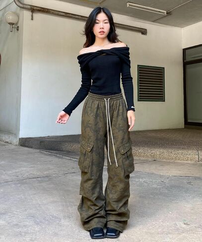 Women's Y2K Camo Wide Leg Cargo Pants Baggy Streetwear Long Trousers with Utility Flap Pockets in Saudi Arabia