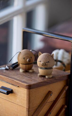 Hoptimist Dog Oak Bimble، بني خشبي، زخرفة ديكور المنزل - تصميم دنماركي، خشب مع زنبرك معدني، صغير - يخلق حركة مبهجة in Kuwait