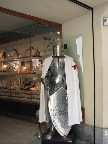 Medieval Knight Suit of Templar Armor W/Cloak Shield Stand & Base Toledo Replica in Saudi Arabia