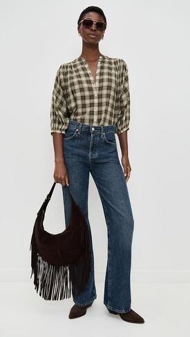 حقيبة كتف متوسطة الحجم للنساء من Madewell مصنوعة من جلد سويدي مهدب in Saudi Arabia