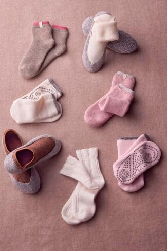 FALKE Women's Cosyshoe Slipper Socks, Cozy Warm, Merino Wool, Thick House Socks for Winter and Fall, Grips On Sole, Grey (Light Grey 3400), 9.5-10.5, 1 Pair in Kuwait