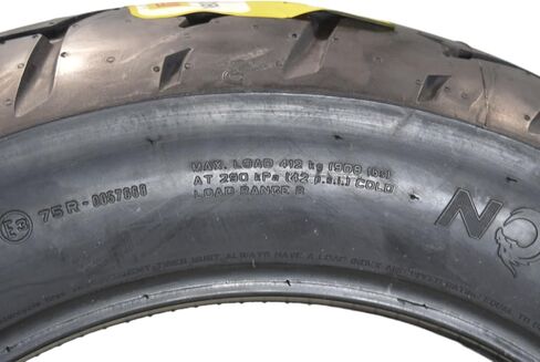 الإطار الخلفي للدراجة النارية Pirelli Night Dragon 180/70R16 M/C 77H TL Cruiser - قوة جر ومعالجة فائقة للطرادات عالية الأداء مع سلسلة مفاتيح in Saudi Arabia