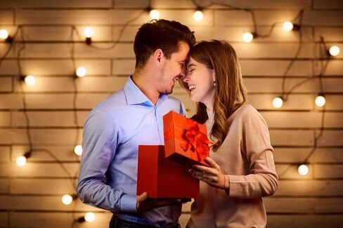 منظم مجوهرات حامل القرط، 3 طبقات 144 فتحة منظم عرض القرط مع صينية خشبية للأقراط والقلائد والخواتم in Kuwait